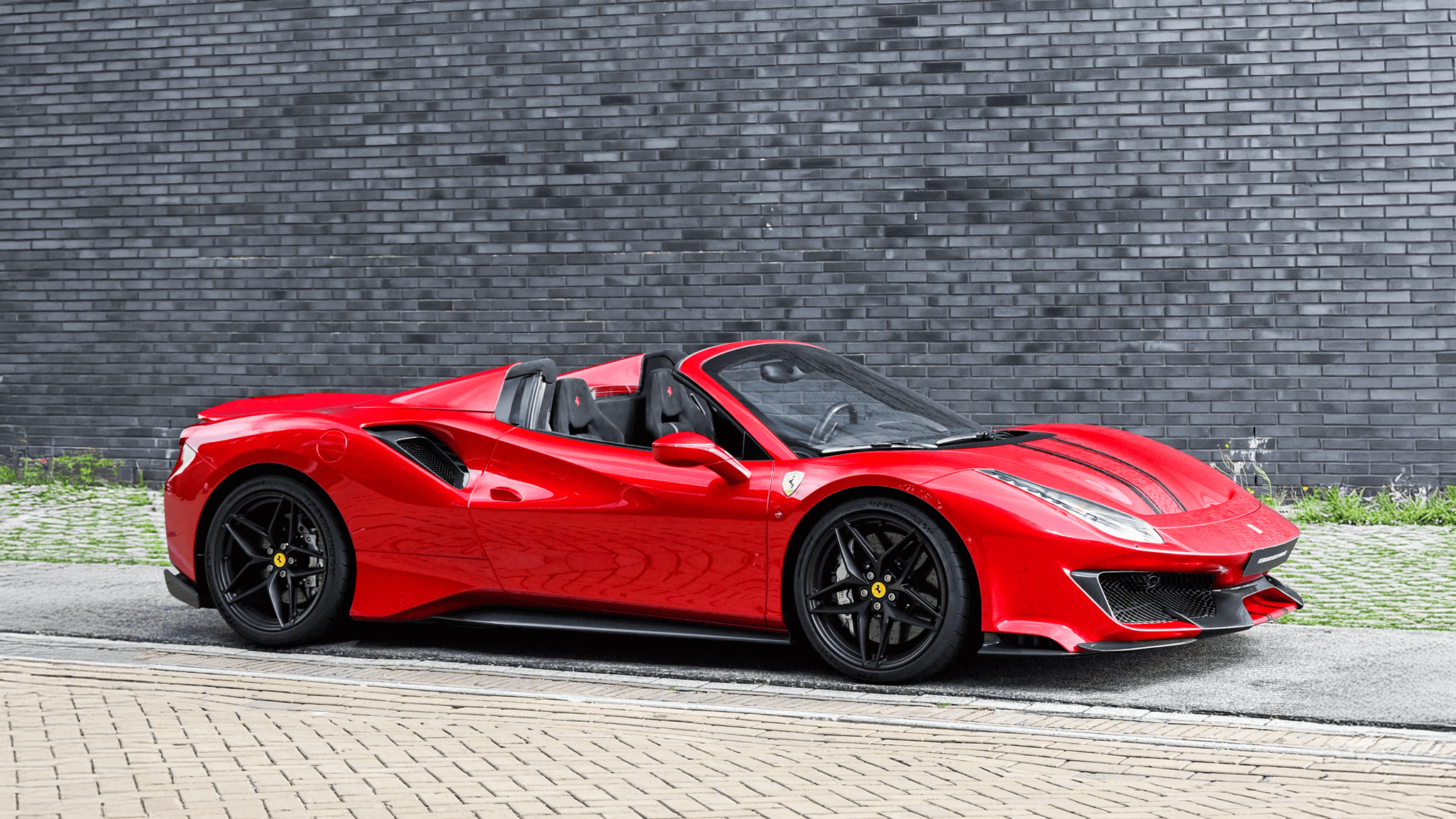 Ferrari rental MCO Airport Orlando — Ferrari delivered curbside at Orlando International Airport arrivals