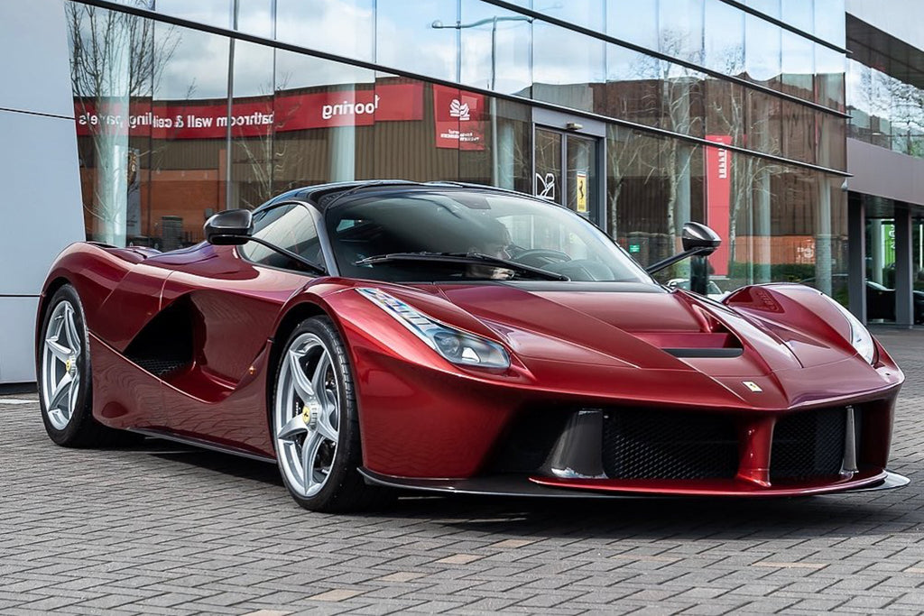 Ferrari_LaFerrari_in_Rosso_All